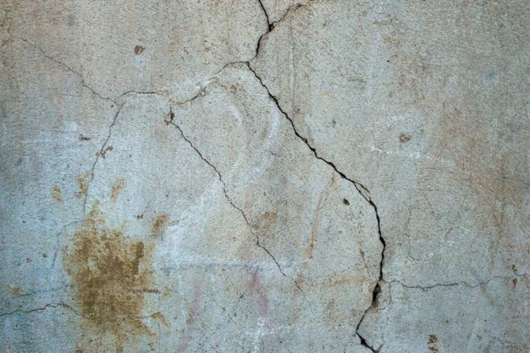 wall cracks